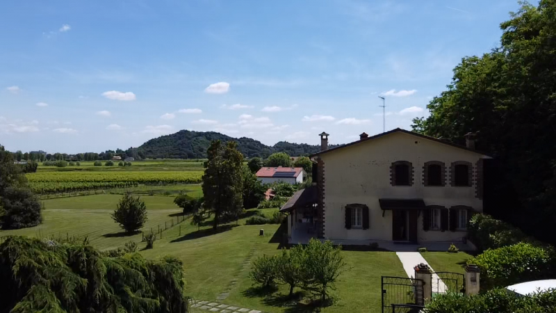 Posizione incantevole
Immersa nel verde della frazione di Val Sanzibio (Galzignano Terme), questa...