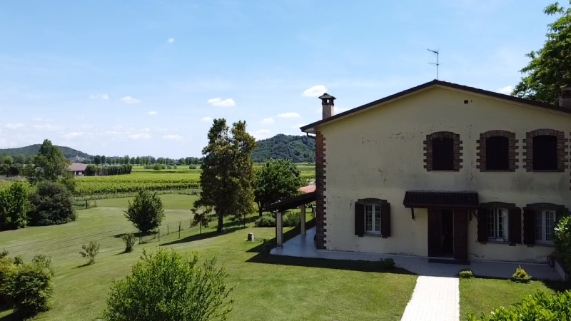 Posizione incantevole
Immersa nel verde della frazione di Val Sanzibio (Galzignano Terme), questa...