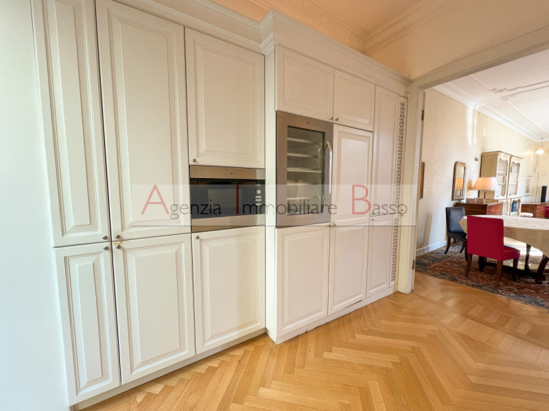 Nel cuore pulsante di Padova, tra le affascinanti Piazze del centro storico, sorge una residenza ...