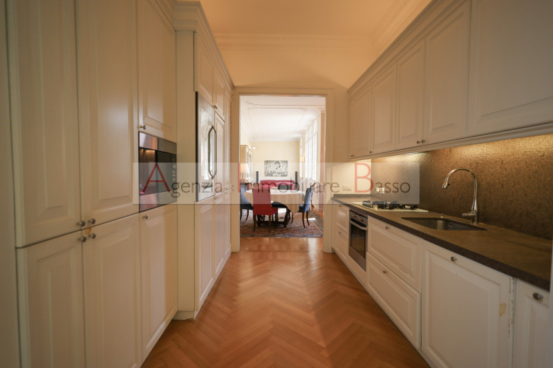 Nel cuore pulsante di Padova, tra le affascinanti Piazze del centro storico, sorge una residenza ...