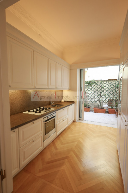 Nel cuore pulsante di Padova, tra le affascinanti Piazze del centro storico, sorge una residenza ...