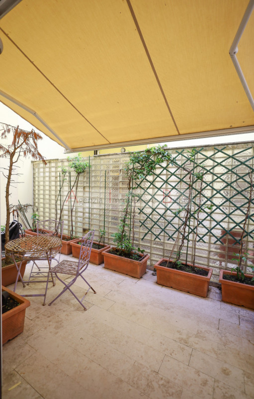 Nel cuore pulsante di Padova, tra le affascinanti Piazze del centro storico, sorge una residenza ...