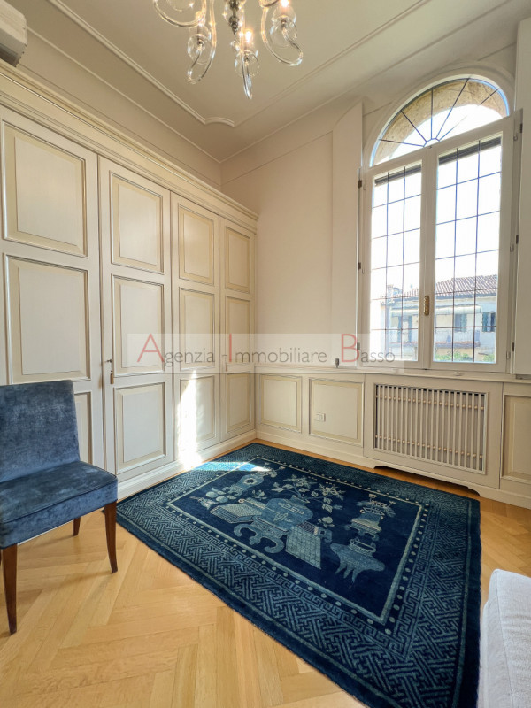 Nel cuore pulsante di Padova, tra le affascinanti Piazze del centro storico, sorge una residenza ...