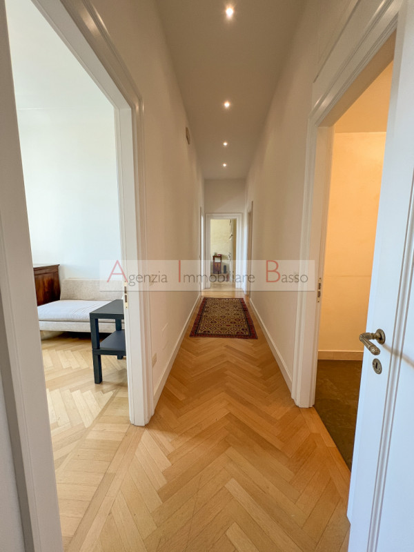 Nel cuore pulsante di Padova, tra le affascinanti Piazze del centro storico, sorge una residenza ...