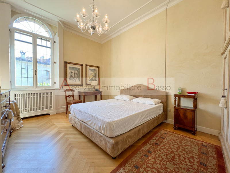 Nel cuore pulsante di Padova, tra le affascinanti Piazze del centro storico, sorge una residenza ...