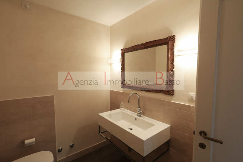 Nel cuore pulsante di Padova, tra le affascinanti Piazze del centro storico, sorge una residenza ...