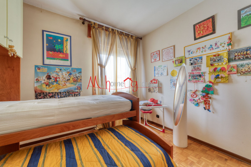 ESTE CENTRO: Appartamento all'ultimo piano di piccola palazzina composto di ingresso, spazioso so...