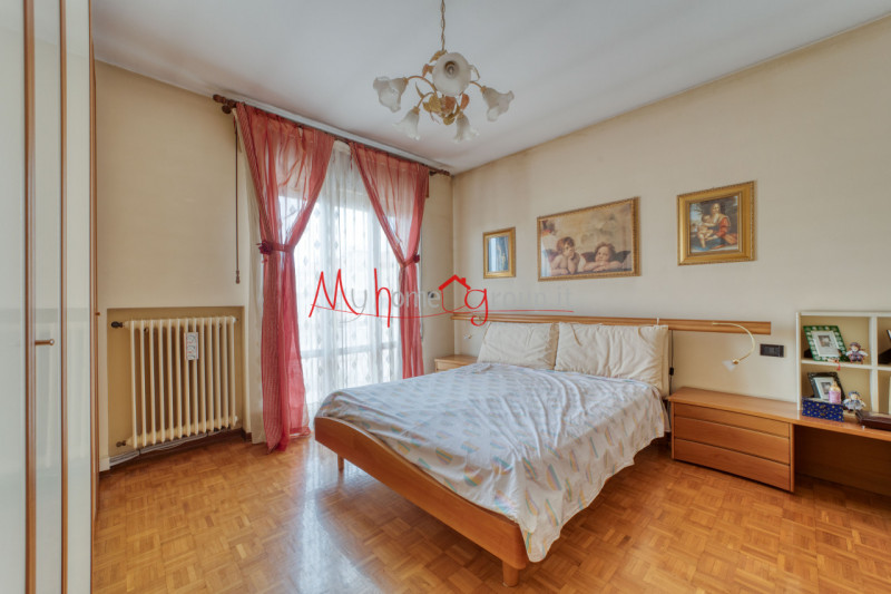 ESTE CENTRO: Appartamento all'ultimo piano di piccola palazzina composto di ingresso, spazioso so...