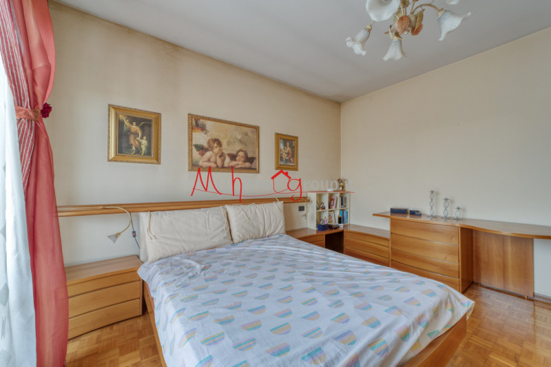 ESTE CENTRO: Appartamento all'ultimo piano di piccola palazzina composto di ingresso, spazioso so...