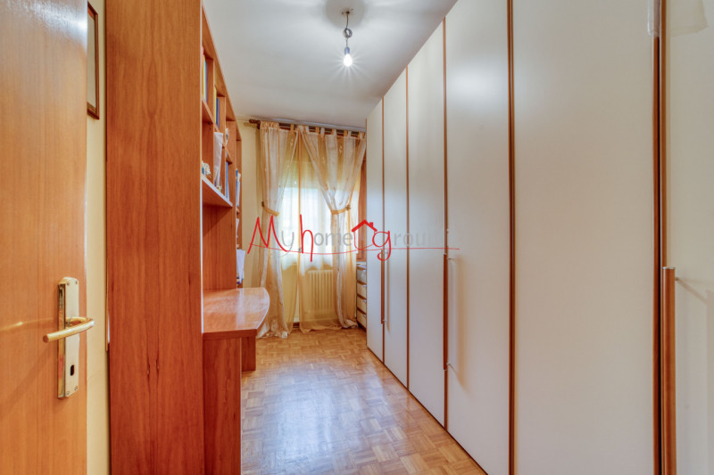 ESTE CENTRO: Appartamento all'ultimo piano di piccola palazzina composto di ingresso, spazioso so...