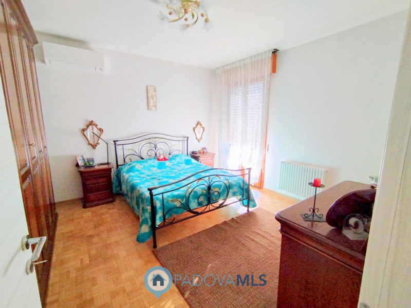 Immobile in esclusiva al Gruppo Padova MLS
AMPIO 4 CAMERE ULTIMO PIANO CON TERRAZZA A BRUSEGANA

...