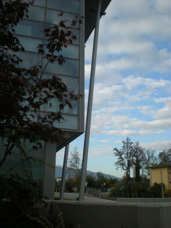 Ottima opportunità di affitto per un ufficio di 105 mq nel comune di Fonte (TV), all'interno del ...