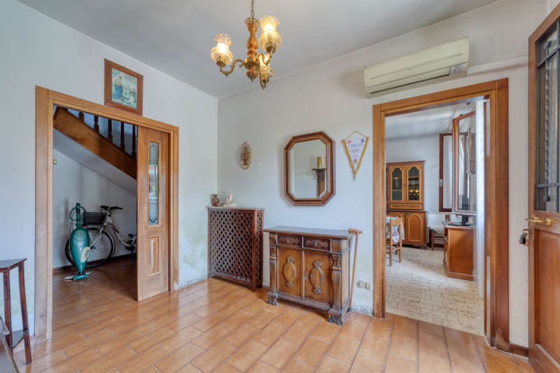 A Rubano nella richiestissima località di Sarmeola, in zona tranquilla e rilassante proponiamo VI...