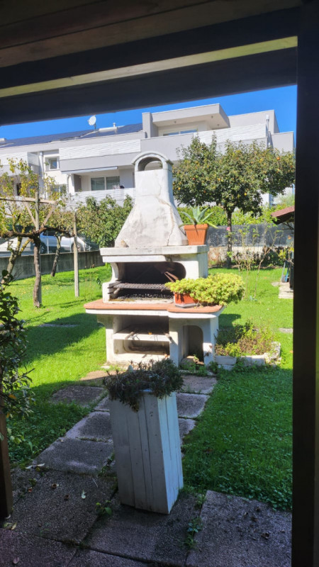 A Rubano nella richiestissima località di Sarmeola, in zona tranquilla e rilassante proponiamo VI...