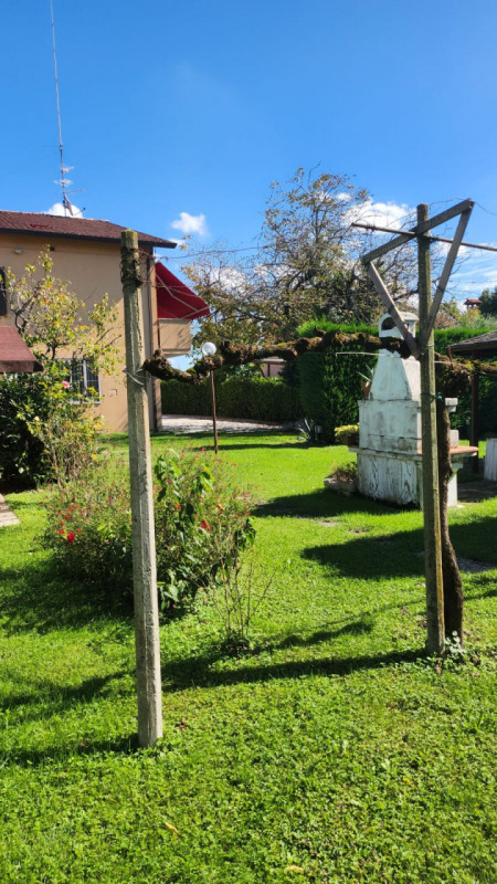 A Rubano nella richiestissima località di Sarmeola, in zona tranquilla e rilassante proponiamo VI...