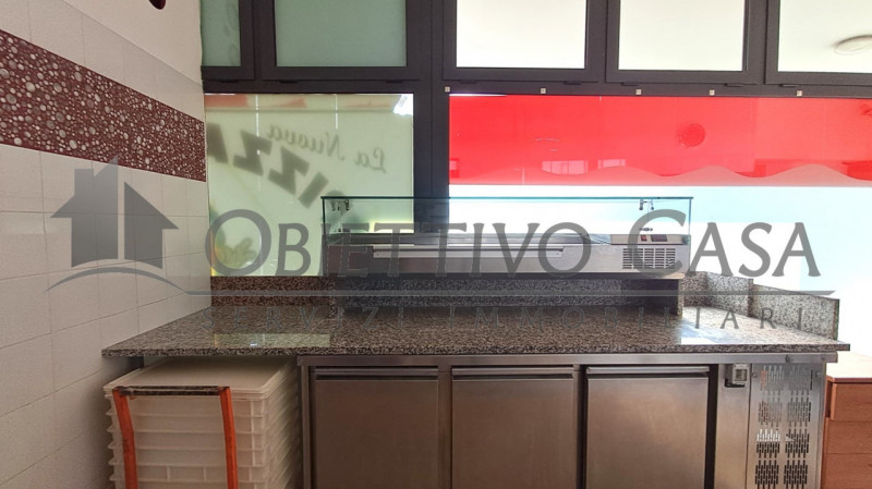 Basta affitti! Inizia subito la tua attività in questo locale commerciale pronto all'uso!

Rif. F...