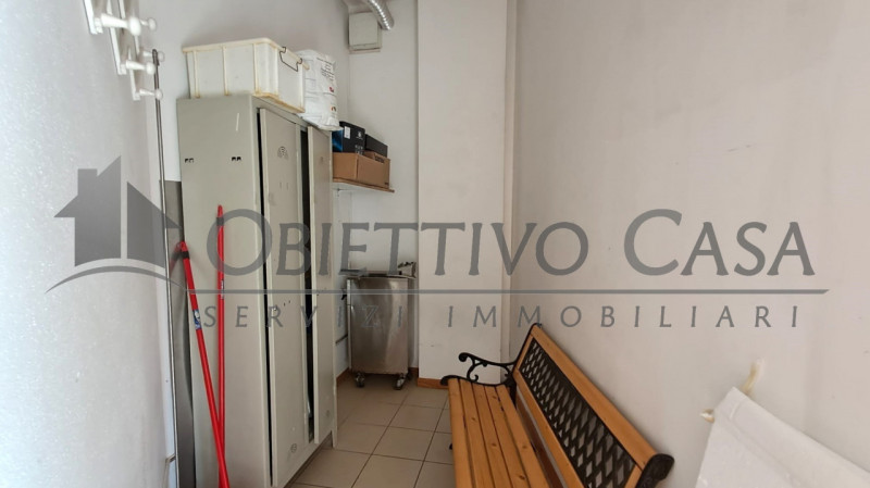 Basta affitti! Inizia subito la tua attività in questo locale commerciale pronto all'uso!

Rif. F...