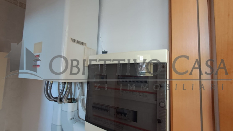 Basta affitti! Inizia subito la tua attività in questo locale commerciale pronto all'uso!

Rif. F...