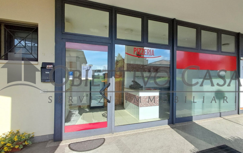 Basta affitti! Inizia subito la tua attività in questo locale commerciale pronto all'uso!

Rif. F...