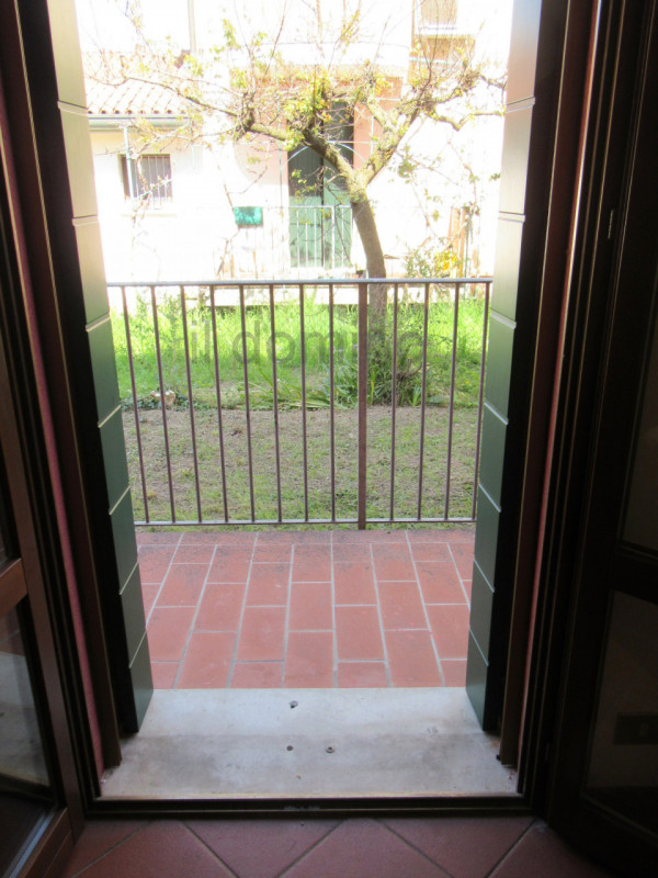 Nella tranquilla zona di San Domenico a Selvazzano Dentro, splendida bifamiliare di 350 mq di spa...