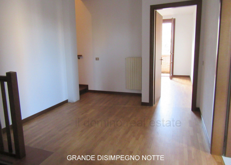 Nella tranquilla zona di San Domenico a Selvazzano Dentro, splendida bifamiliare di 350 mq di spa...