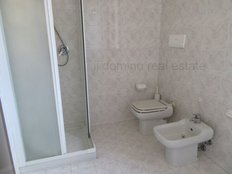 Nella tranquilla zona di San Domenico a Selvazzano Dentro, splendida bifamiliare di 350 mq di spa...