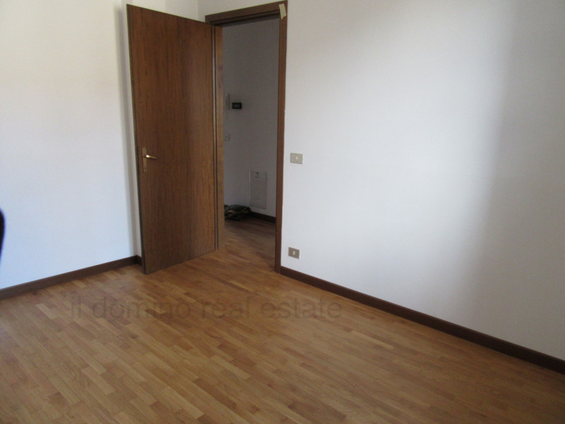 Nella tranquilla zona di San Domenico a Selvazzano Dentro, splendida bifamiliare di 350 mq di spa...