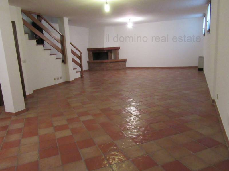 Nella tranquilla zona di San Domenico a Selvazzano Dentro, splendida bifamiliare di 350 mq di spa...