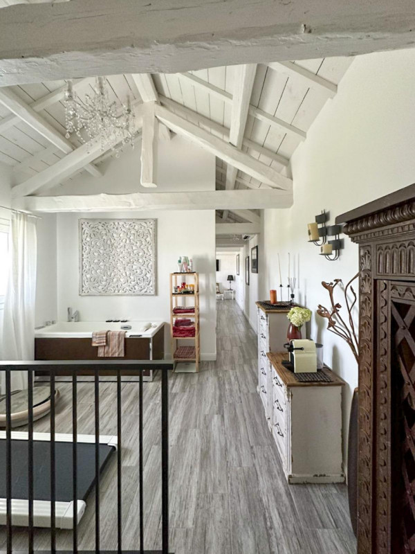 (Per INFO Vittorio 3517343301) Esplora la raffinatezza di questa esclusiva villa, inserita in una...