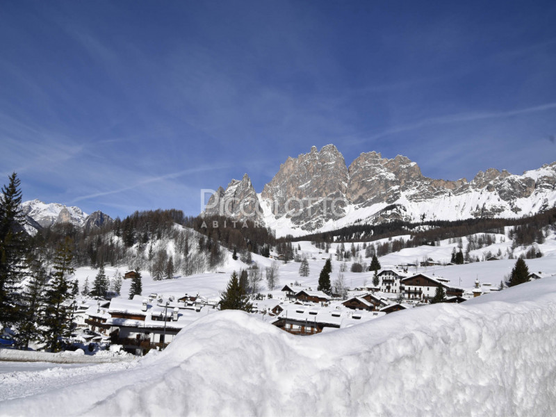 Rif. A5275 - Scopri l'opportunità imperdibile di affittare un appartamento a Cortina d'Ampezzo o ...