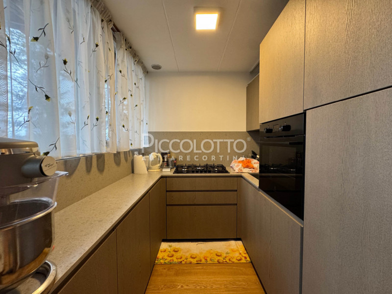 Rif. V5276 - Borca di Cadore, a 20 minuti da Cortina d'Ampezzo, villetta singola in pietra in una...