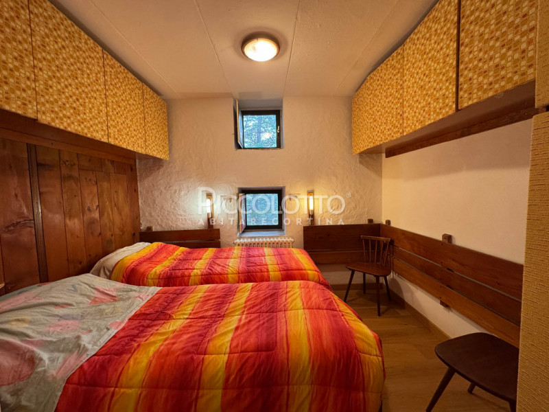 Rif. V5276 - Borca di Cadore, a 20 minuti da Cortina d'Ampezzo, villetta singola in pietra in una...