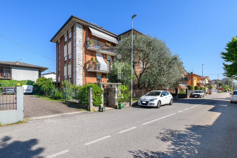 Proponiamo in vendita a Marostica a poca distanza dal centro storico, un accogliente appartamento...