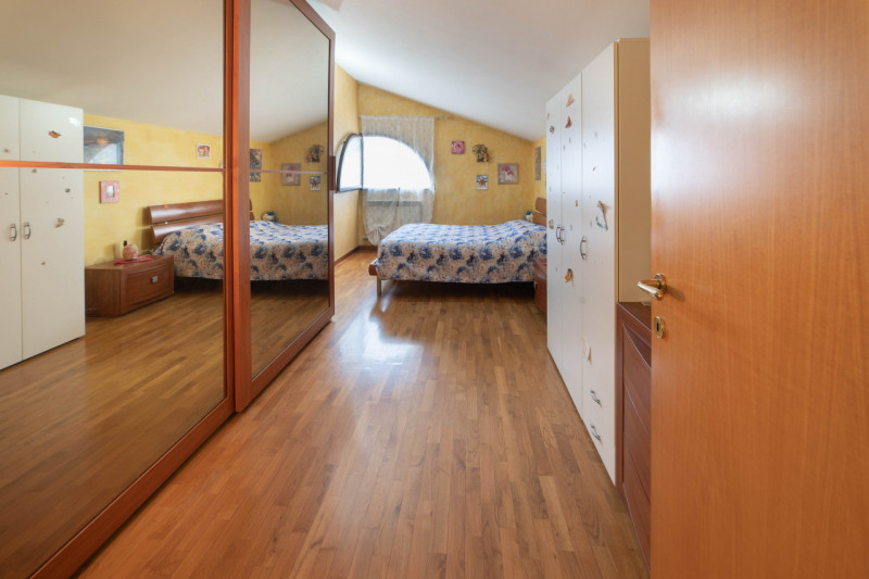 CAMPAGNA LUPIA - Appartamento ubicato in quartiere tranquillo a circa 1 km dal centro del paese e...