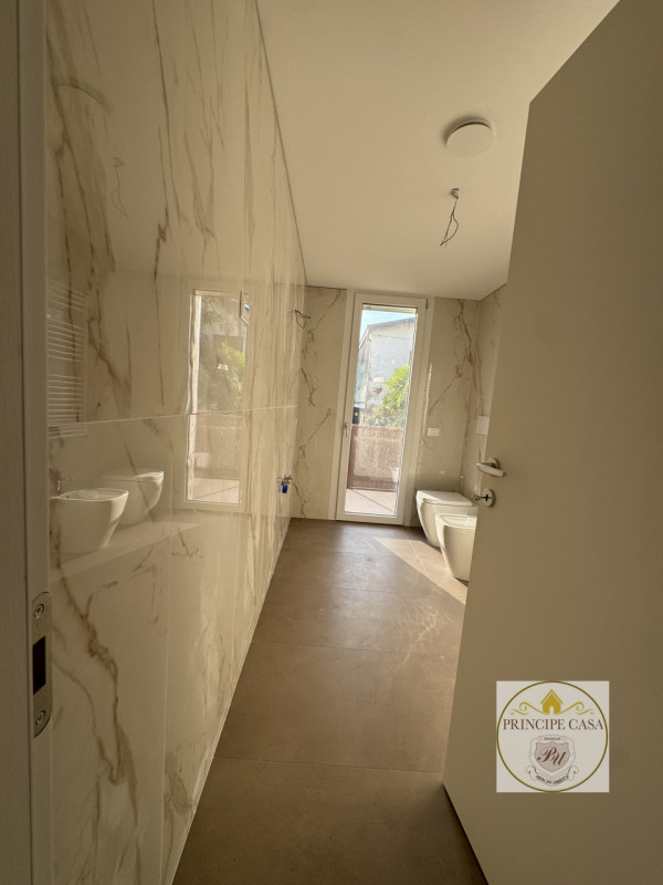 Nel cuore di Monselice, in una delle zone più richieste e servite del centro città, proponiamo in...