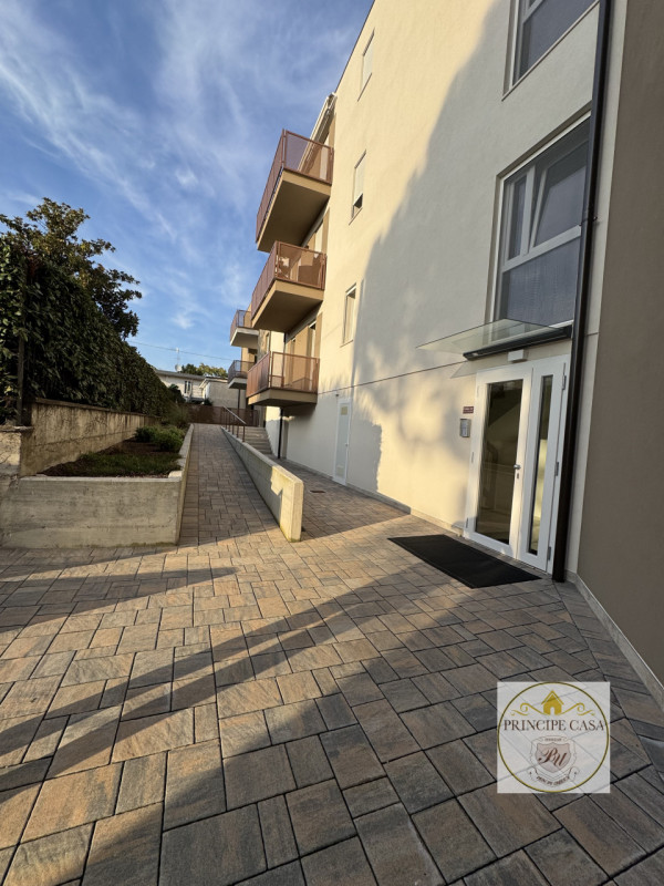 Nel cuore di Monselice, in una delle zone più richieste e servite del centro città, proponiamo in...