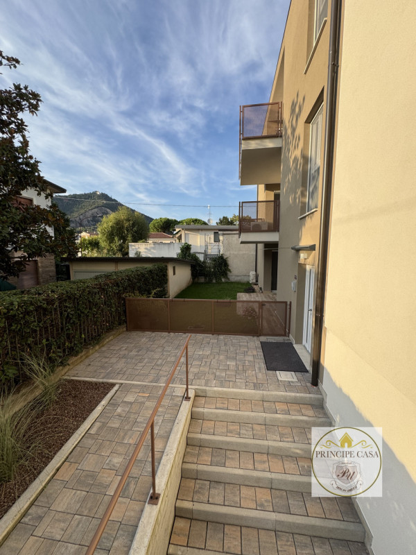 Nel cuore di Monselice, in una delle zone più richieste e servite del centro città, proponiamo in...