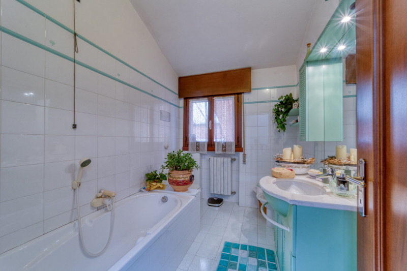 Nel comune di SACCOLONGO: proponiamo porzione di bifamiliare caratterizzata dalle generose metrat...