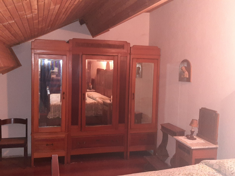 Proponiamo in vendita un'imponente porzione di barchessa risalente al 1400, situata nel suggestiv...