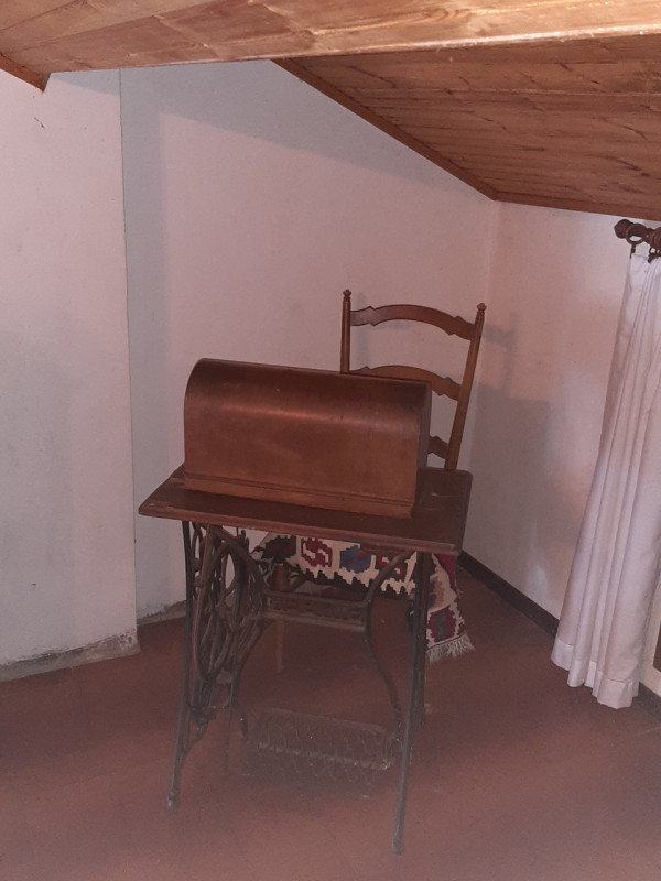 Proponiamo in vendita un'imponente porzione di barchessa risalente al 1400, situata nel suggestiv...