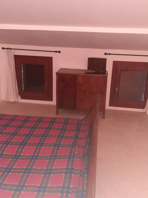 Proponiamo in vendita un'imponente porzione di barchessa risalente al 1400, situata nel suggestiv...