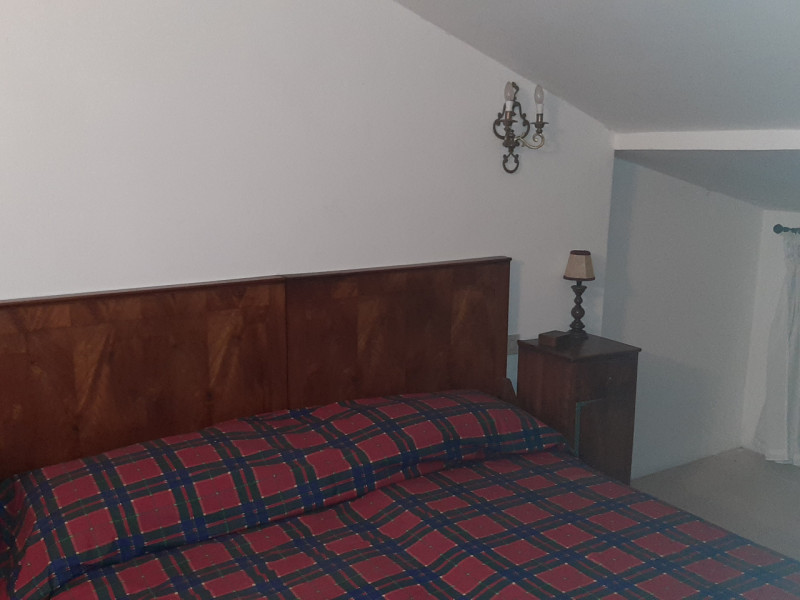 Proponiamo in vendita un'imponente porzione di barchessa risalente al 1400, situata nel suggestiv...