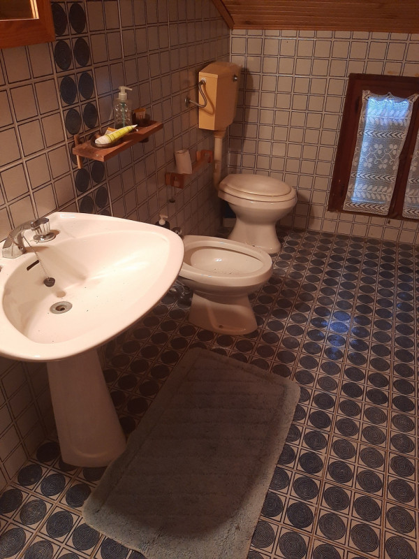 Proponiamo in vendita un'imponente porzione di barchessa risalente al 1400, situata nel suggestiv...