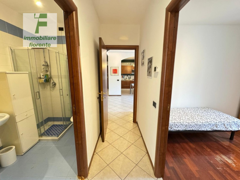 CENTRALISSIMO...COMODISSIMO AI SERVIZI A PIEDI....SU SCALA DI 8 UNITA'...DOTATO DI ASCENSORE...LI...