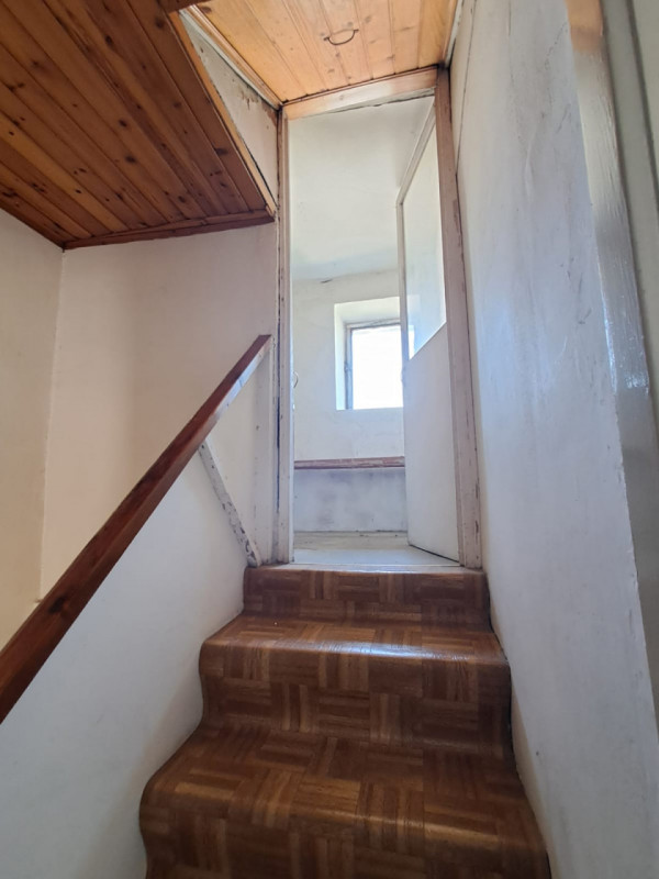 Scopri questa particolare casa a schiera centrale situata nella zona storica di San Vito di Leguz...