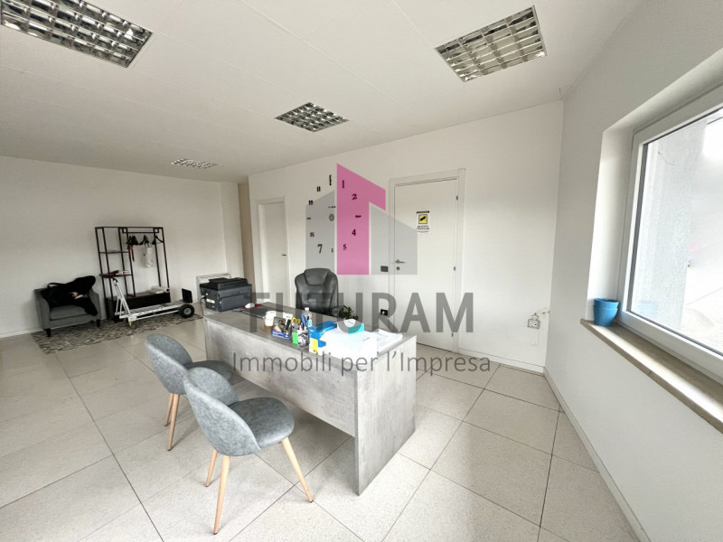 VICENZA OVEST - RIF. 630FUTURAM - TEL 0444310220 - 3403358378

IN CONTESTO COMPLETAMENTE RISTRUTT...