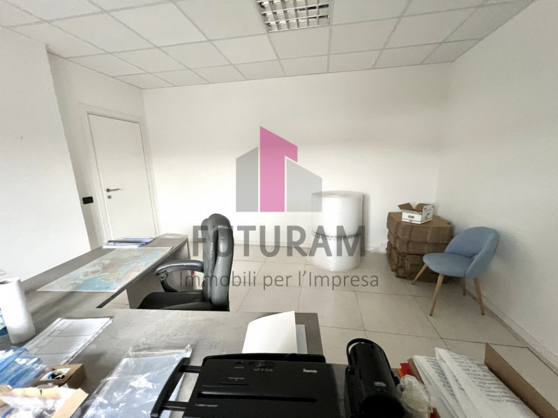 VICENZA OVEST - RIF. 630FUTURAM - TEL 0444310220 - 3403358378

IN CONTESTO COMPLETAMENTE RISTRUTT...