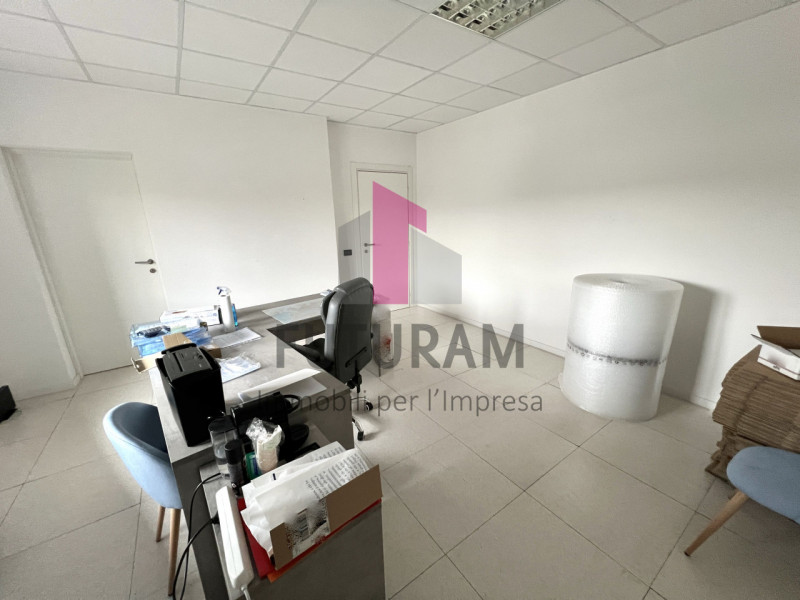VICENZA OVEST - RIF. 630FUTURAM - TEL 0444310220 - 3403358378

IN CONTESTO COMPLETAMENTE RISTRUTT...