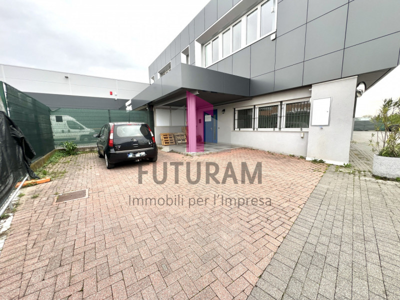 VICENZA OVEST - RIF. 188BRU - TEL 0444310220 - 3403358378


IN CONTESTO COMPLETAMENTE RISTRUTTURA...