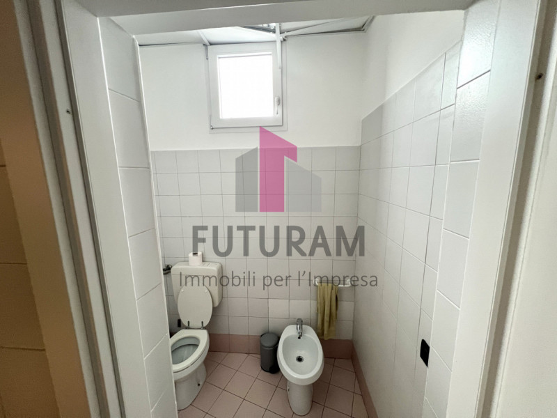 VICENZA OVEST - RIF. 188BRU - TEL 0444310220 - 3403358378


IN CONTESTO COMPLETAMENTE RISTRUTTURA...